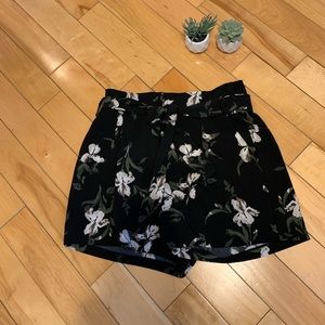 Dynamite- high waisted short - M